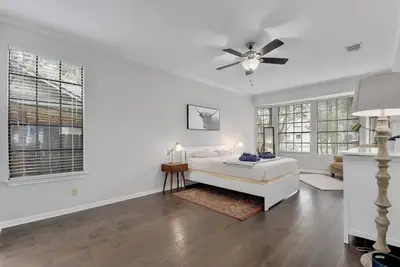 Image de Amazing and Modern Getaway 15 Min Drive to Dt\n