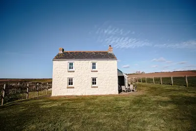Image de Faraway Cottage, pet friendly, with open fire in Porthgwarra