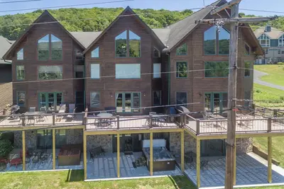 Image de Cedar Shores Villa #08: Lake Access, Hot Tub!