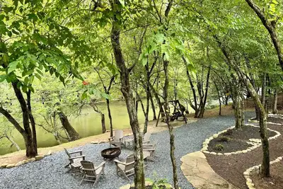Image de \"Trout'N About\" RiverFront Cabin-Hot Tub-FirePit-Tubing-Fishing