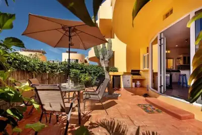 Image de 2a, Cerritos, brand new condo steps from the ocean