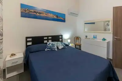 Image de Fantastic. . . just 20m from the beach! ! ! !
