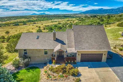 Image de Southern Colorado Escape with Hot Tub & Stunning Rocky Mountain Views