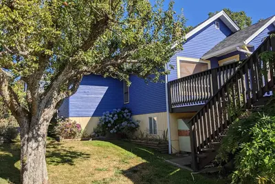 Image de Ocean view walkable character home\n