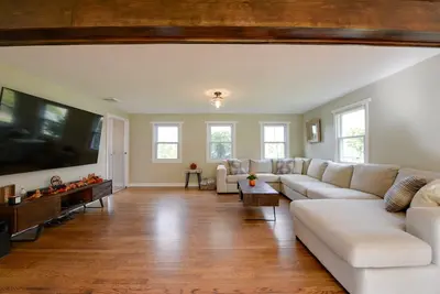 Image de Spacious Oxford Home w/ Pool - 4 Mi to Lake!