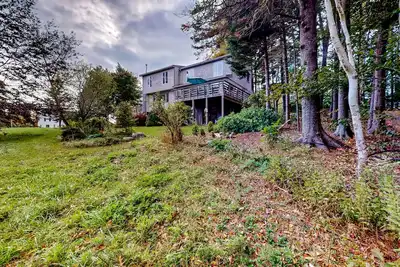 Image de Dog-friendly 3-story home with wood stove, deck, grill, ocean views, W/D, Ac
