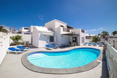 Image de Modern Puerto Del Carmen Villa | Heated Private Pool | Pool Table | Villa Maria Carmen | Matagorda Beach