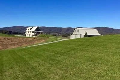 Image de Mountain Meadows Cabin in the heart of Christmas Tree Farms with Amazing Views! \n