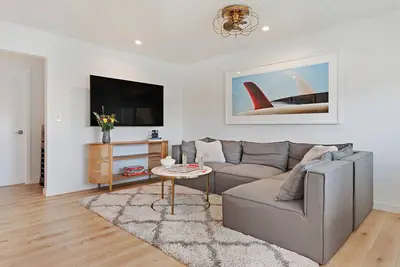 Image de The Earth of Carp! 2bd 1ba, 2 Blocks to Beach, Walk Everywhere!