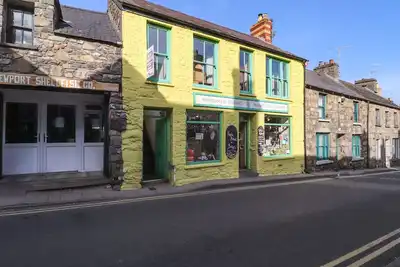 Image de Yr Hen Bopty, pet friendly, with open fire in Newport, Pembrokeshire