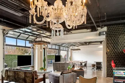 Image de 10br/26 Bed - Pool, Roofdeck, Garden Bars, Walk To Everything! !