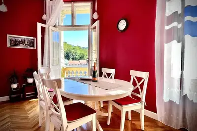 Bohemian City View + Balcony + Free Parking at the property \n
