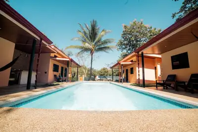 Image de 1 bedroom -Salle de bain et douche-Bungalow-Première Classe-Vue sur Piscine
