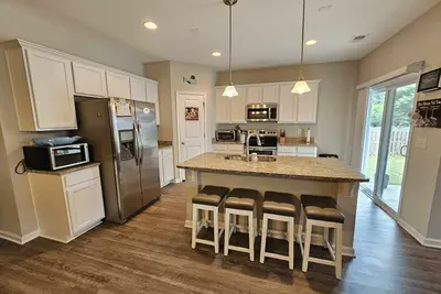 Image de Relax and Unwind in this Fully Furnished 3-Bedroom Gem in West Columbia