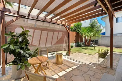 Image de Sunny Vista Escape in Alhambra with private patio