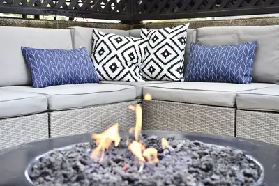 Image de 5min walk to SpaceNeedle w/view, HotTub, 2 patios & Firepit