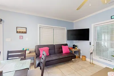 Image de Soundfront home with boat trailer parking, scenic balcony, grill, & full kitchen