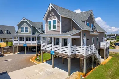 Image de Cape Lookout Cottage: Pet Friendly, Semi-Oceanfront, Hot Tub and Community Pool!