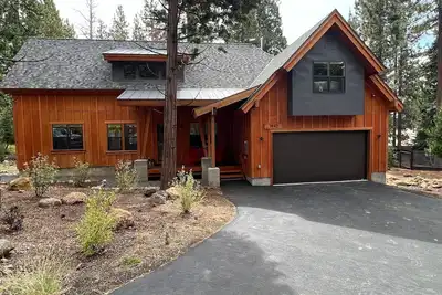 Image de Mountain modern home close to ski resorts and beaches!