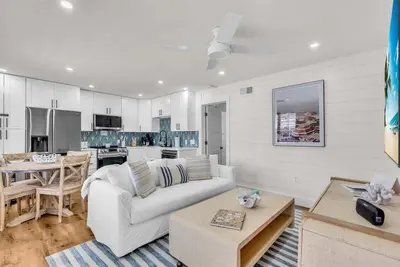 Image de Tradewinds Cottage 14 - Completely Renovated No Hurricane Damage
