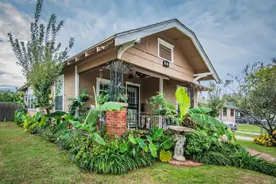 Image de Perfect for Extended Stays. Downtown Bungalow