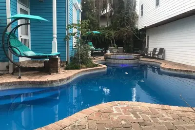 Image de 5 Br for 10! Prime Spot Near Fr Qt by YouRent!