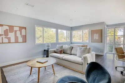 Image de Classic Menlo Park 2br w/ A/C & W/D, close to Tech HQs, by Blueground