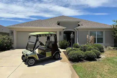 Image de Luxury 2 bed/2 bath designer home near Brownwood 2 person gas cart