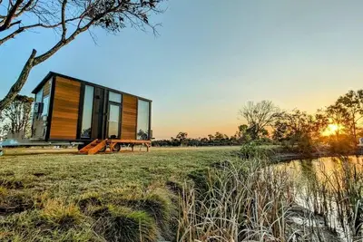 Image de Turtle Island Lakeside Tiny House 1 by Tiny Away