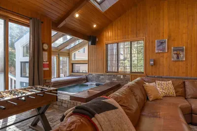 Image de Indoor Spa! Steps to Snow Summit. Fireplaces. Bbq