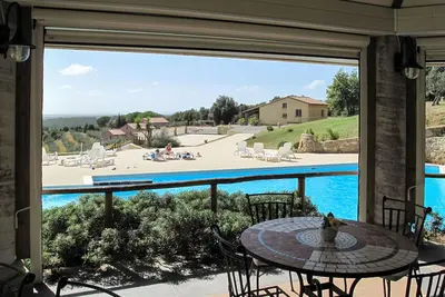Image de Joli appartement pour 6 personnes avec Wifi, piscine, climatisation, Tv, terrasse et parking
