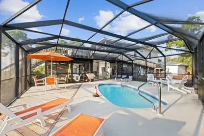 Image de Private Reserve, Private boardwalk & dock, Private Pool & hot tub, Pet Friendly,