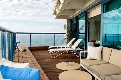 Image de Luxury Ocean View Armani Apartment With 180 Degree Views