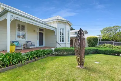 Image de Coastal Charm in Prime Position