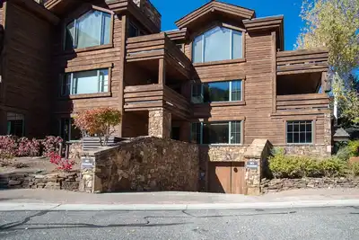 Image de Lux Baldy Vista at Warm Springs Home + Hot Tub - Walk to Sv Ski Lifts
