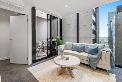 Image de Luxe city living | 2br Retreat with Pool, Gym