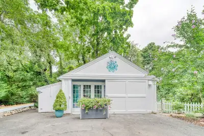Image de 10 Old County Way - Secluded Retreat: pet-friendly, recently renovated, tranquil