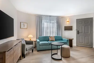 Image de Enjoy Orlando's Theme Parks! 2br Pet-friendly Suite, With Kitchen, Pool!