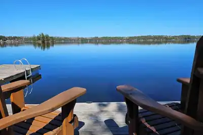 Image de Lake escape with beautiful views surrounded by nature.