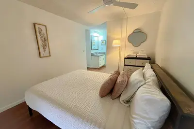 Image de Home Away from Home | Waikiki Lanais Apartment | Pool + Parking