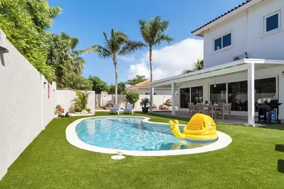 Trampoline * Pool * Hammock * 5 min to Palm Beach
