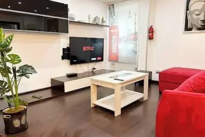 Image de Nuevo: 8 Minutos Ayuntamiento, 10 Catedral, Wifi