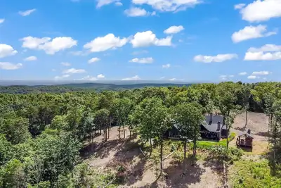 Image de Pet Friendly, New Construction\/ Mtn Views\/ Hot Tub \/ Game Room\/ Outdoor Kitchen