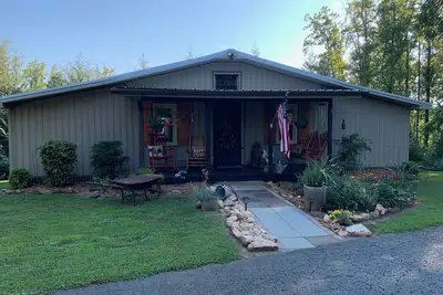 Image de Holly Hill Farm House, Only 6 Miles from Downtown Mount Airy, Nc, Sleeps 4