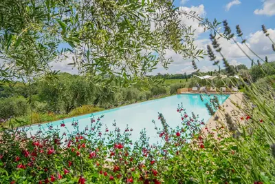 Image de Maison de vacances privée avec piscine, Wifi, sauna, climatisation, bain à remous, Tv, véranda
