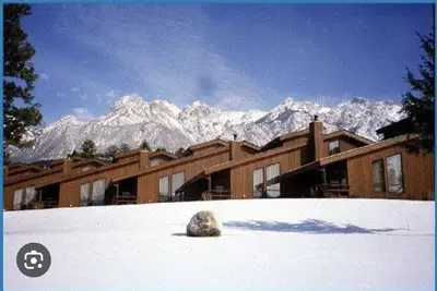 Image de Winter in the sought after Fairmont Hot springs mountain side. \nSleeps 6 adults