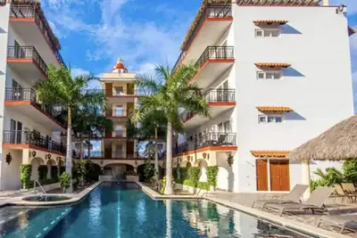 Image de New Listing! Ocean View 2 Story Penthouse & Across from the Beach!