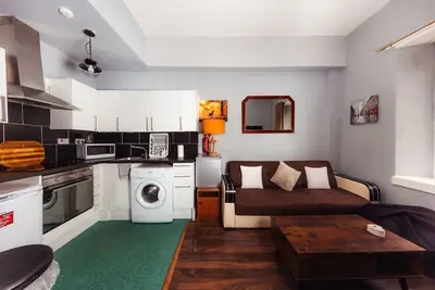 Image de Cozy City Centre 2 Bedroom Apt by the Meadows! 10