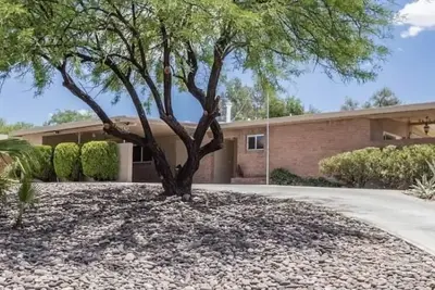 Image de Splash around in a private pool, Beautiful modern home fully updated.