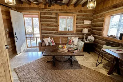 Image de Quiet Cabin on Walnut Creek, Covered Deck, Hot Tub, Swimming Hole, Shelter House